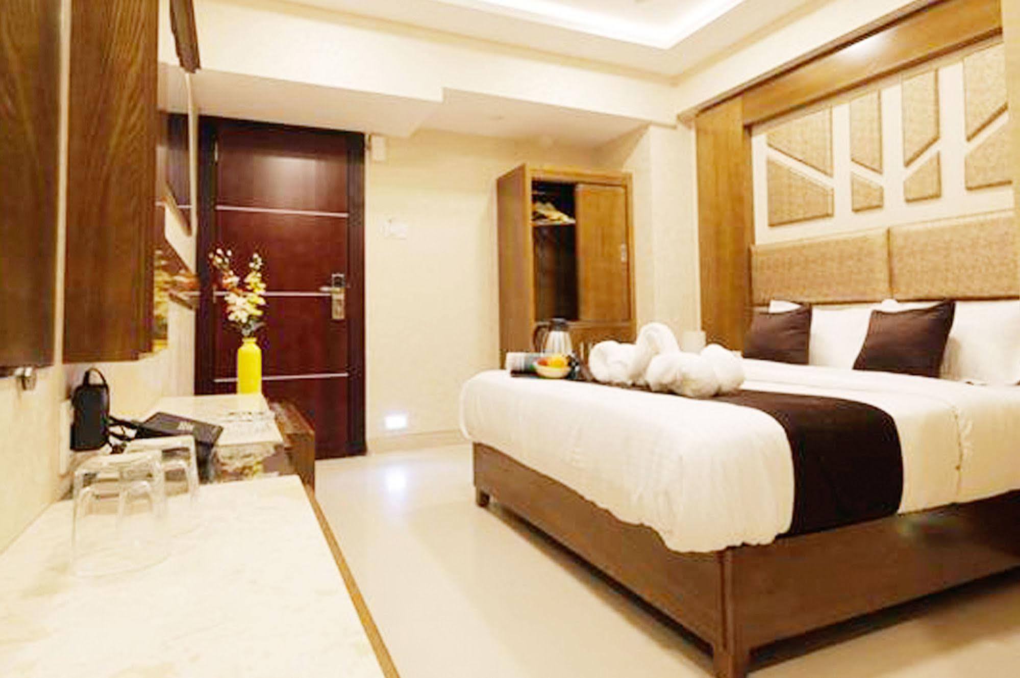 Hotel Fabexpress Annex Executive Andheri East Mumbai Exterior foto